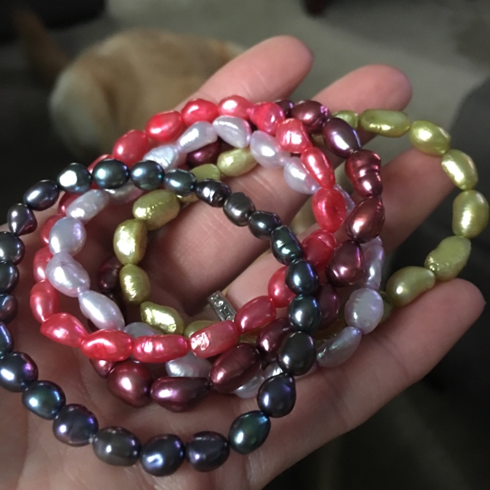 Set of 5 Freshwater Pearl stretch bracelets